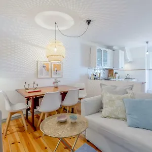  Apartment Bright & Spacious Alfama Apartment, By Timecooler